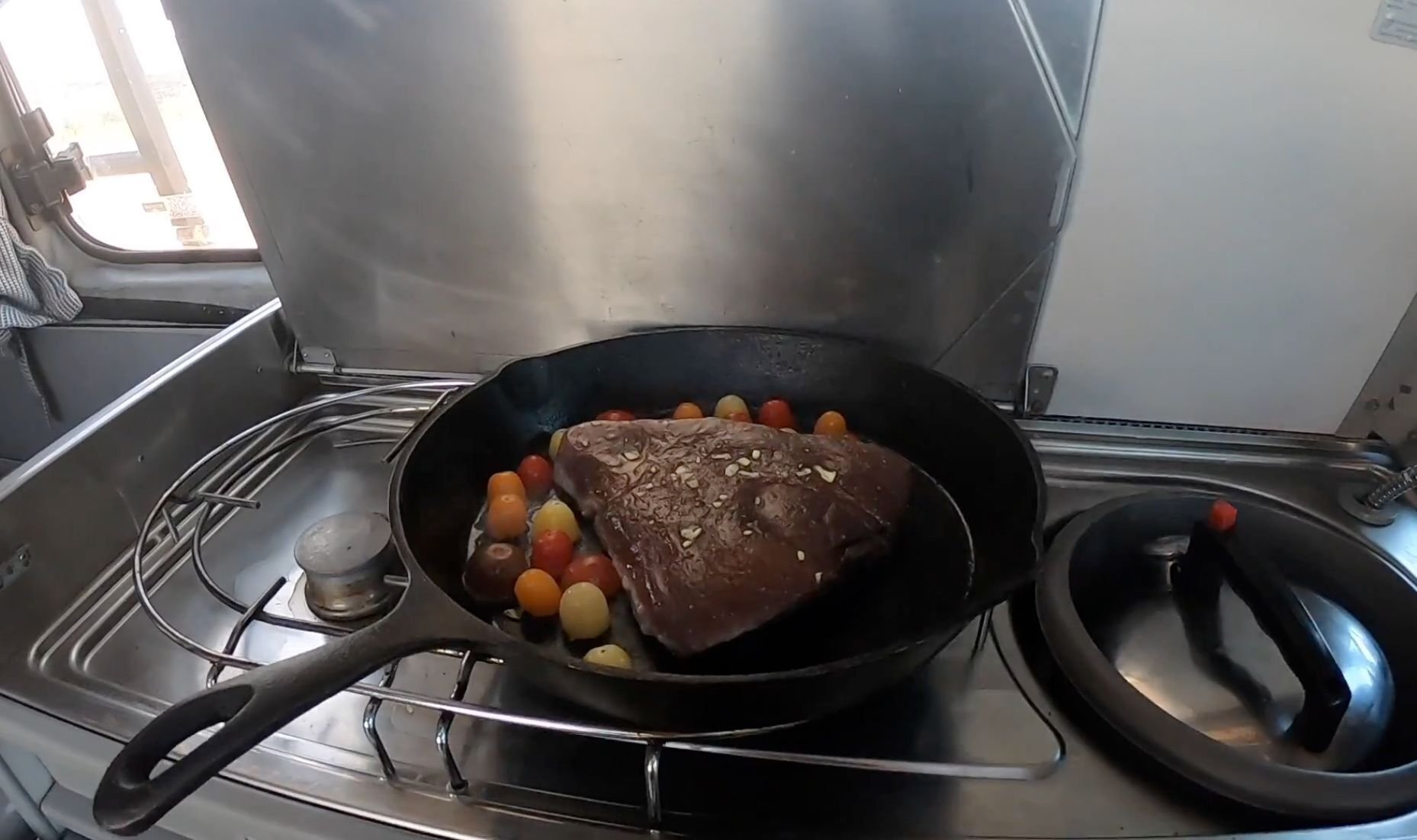 048aae2f-6f70-46e2-a936-942892b7a23e